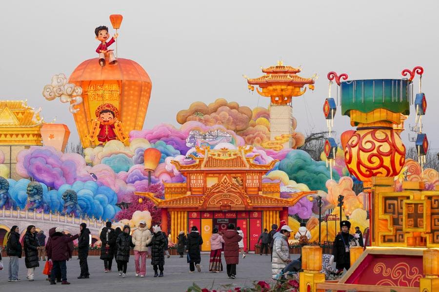 เที่ยวงานโชว์โคมไฟอลังการ ฉลองเทศกาลหยวนเซียวในปักกิ่ง