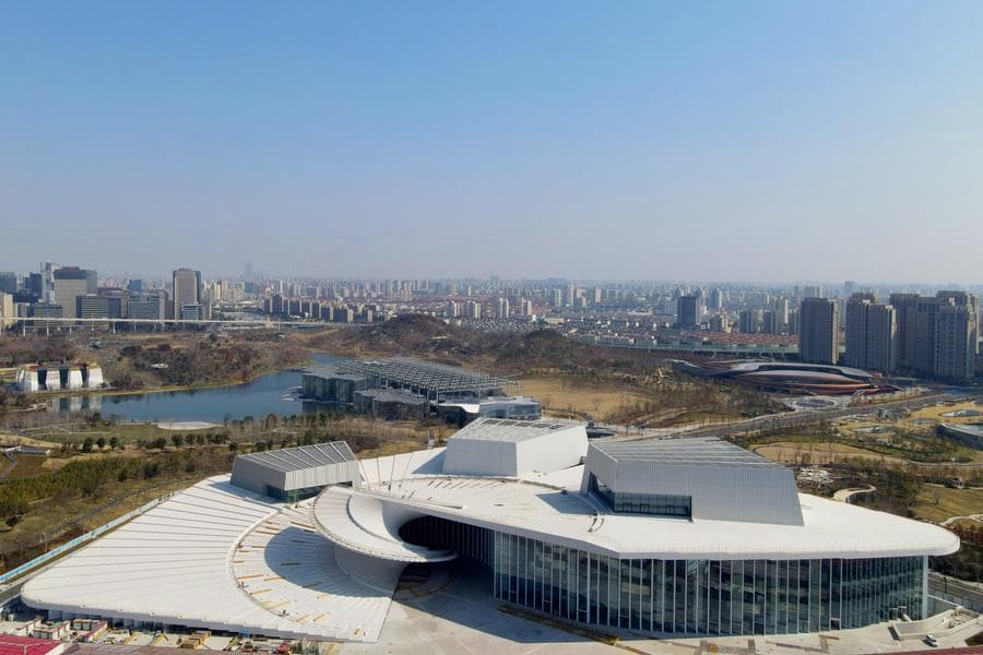 เซี่ยงไฮ้สร้างโครงหลัก 'โรงละคร' แห่งใหม่คล้าย 'พัดจีน' คลี่กาง