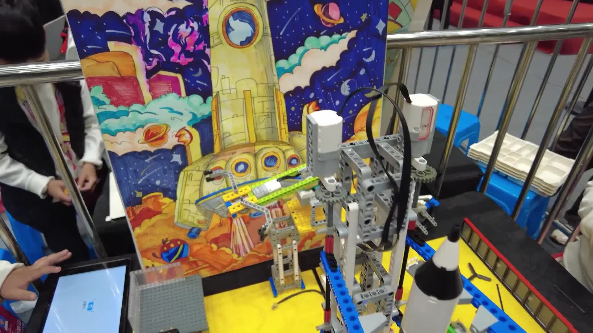 เวทีแข่ง 'หุ่นยนต์' ในหนิงเซี่ย ดึงดูดเด็กจีนรุ่นใหม่เข้าร่วมนับพัน