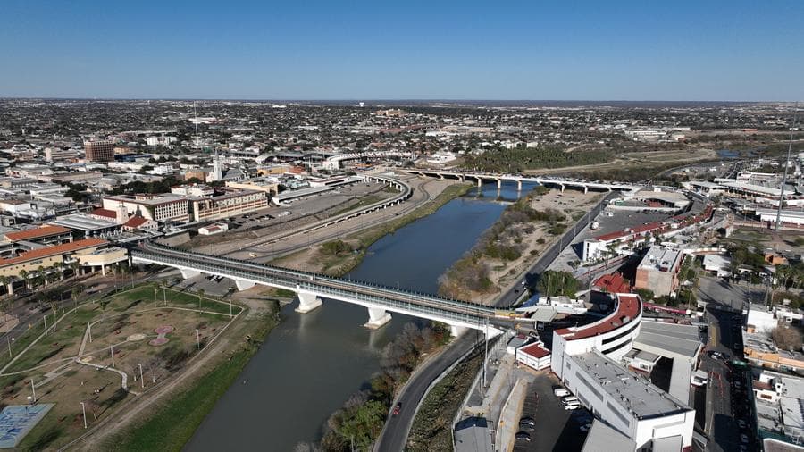 ภาพมุมสูง 'เส้นแบ่งเขตแดน' เชื่อมเม็กซิโก-สหรัฐฯ