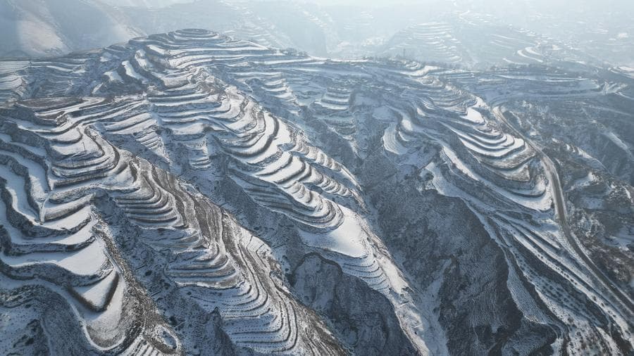 นักท่องเที่ยวเยือนยลทิวทัศน์หิมะขาวทั่วจีน