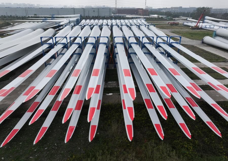 กำลังผลิตติดตั้งพลังงานของจีน จ่อทะลุ 3.6 พันล้านกิโลวัตต์ในปี 2025