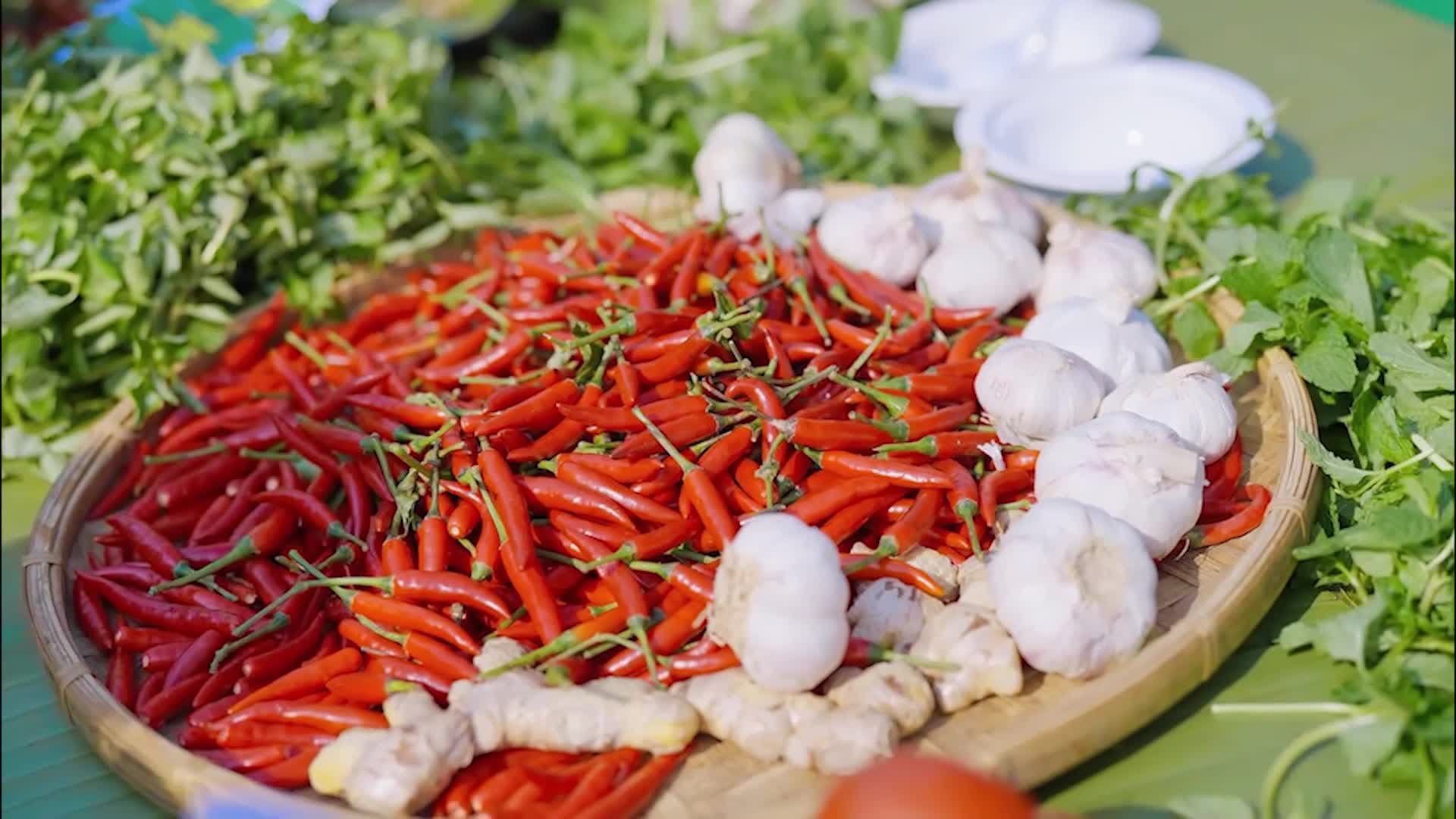 ยูนนานจัดงานเลี้ยง 'ตำผัก' หลากเมนูของชาวจิ่งโพ