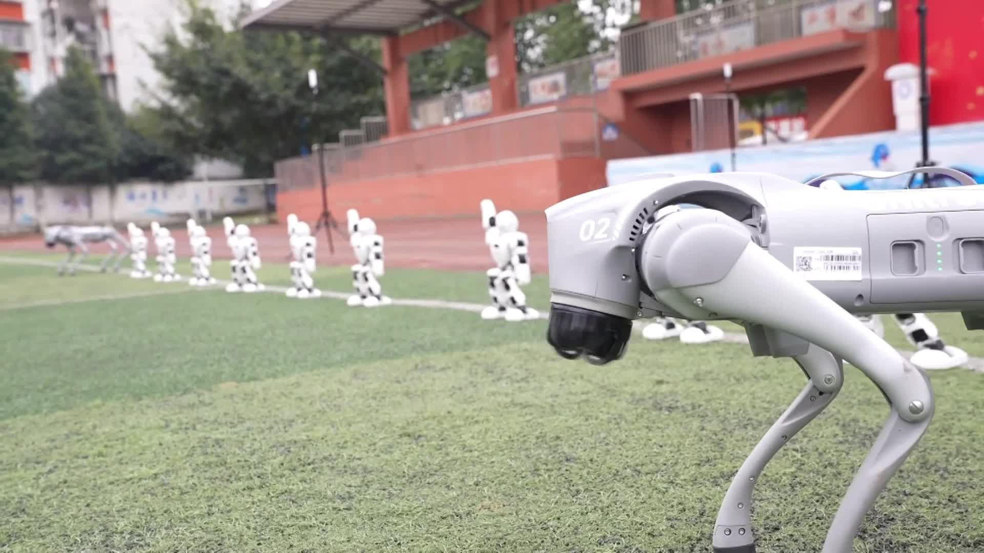 บทเรียนแรกสุดพิเศษรับเทอมใหม่ เติมพลังบันดาลใจเด็กประถมในเสฉวน