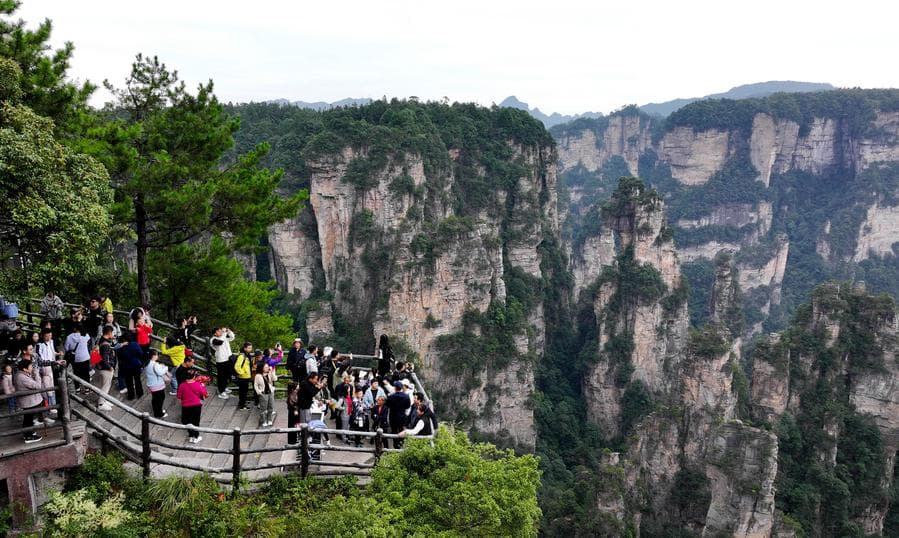 จางเจียเจี้ย' ธรรมชาติสุดงดงาม ดึงดูดนักท่องเที่ยวจีน-ต่างชาติ