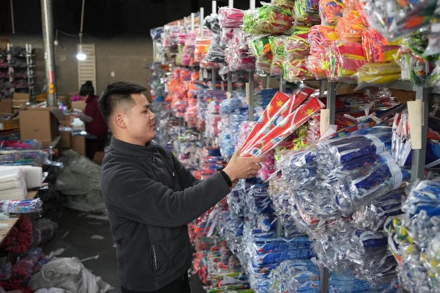 งานผลิตส่งขาย 'ว่าว' คึกคักในเหวยฟาง