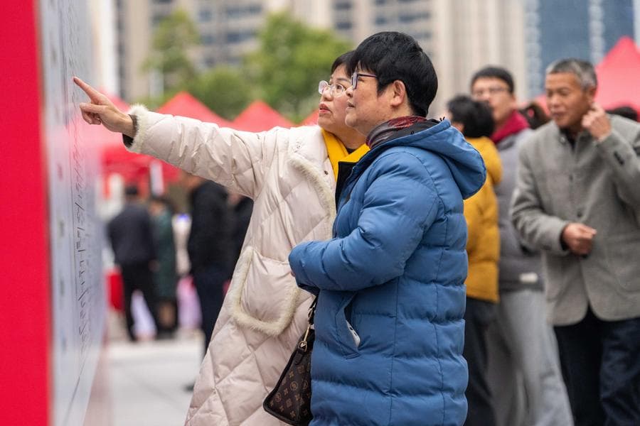 ผู้คนร่วมมหกรรม 'รับสมัครงาน' ในฉางซา