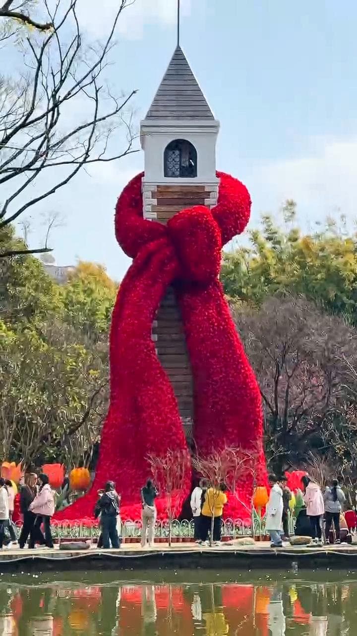 ผ้าพันคอล้อมตึก' สีแดงเด่นในยูนนาน