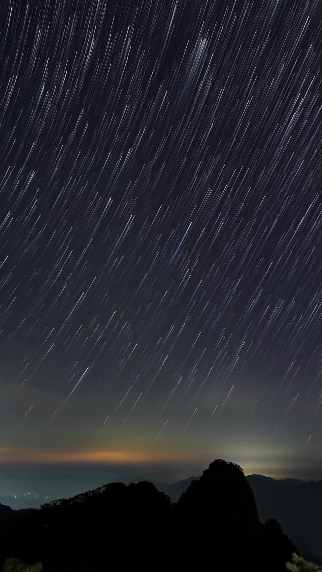 แหงนฟ้าชมหมู่ดาวประดับ เหนือเขาหวงซานในอันฮุย