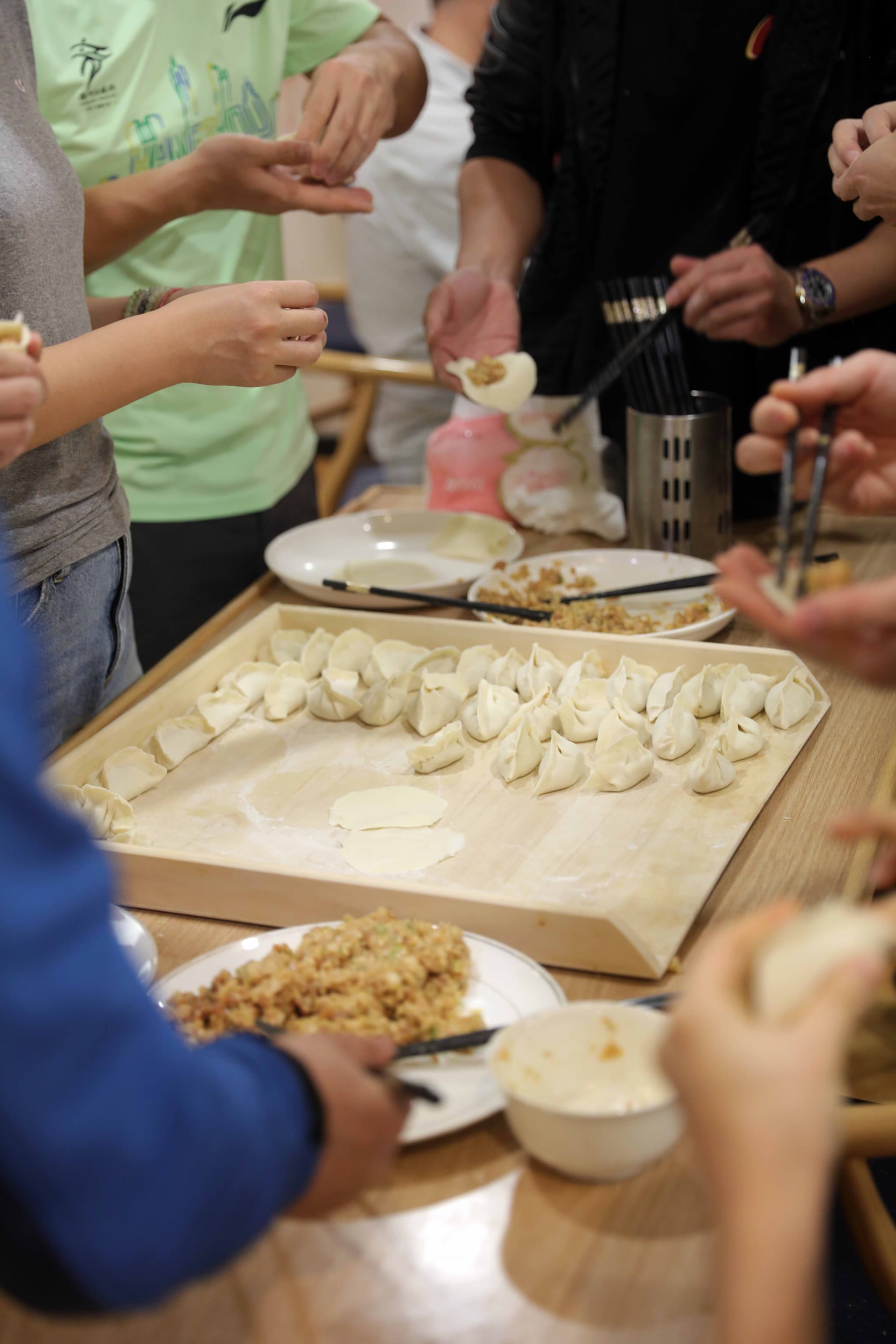 ทีมสำรวจแอนตาร์กติกของจีน ห่อเกี๊ยว-โชว์ร้องเพลงฉลองตรุษจีน