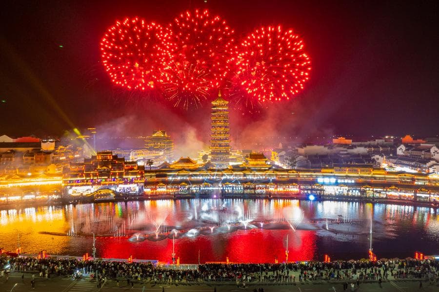 เก็บตกสีสันฉลอง 'ตรุษจีน' จากหลากมุมเมือง จัดเต็มแสงสีตระการตา