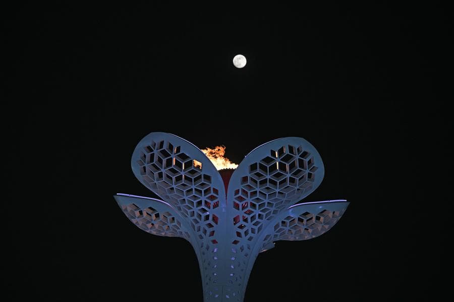 จันทร์ทอแสงประดับฟ้าเหนือฮาร์บิน