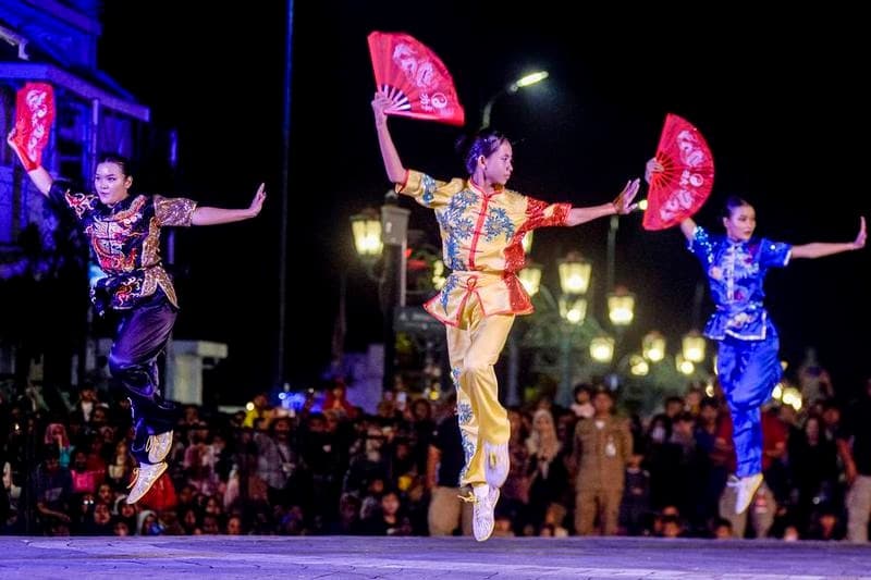 ประมวลภาพการแสดงฉลอง 'ตรุษจีน ปีงู' สุดคึกคักในอินโดฯ
