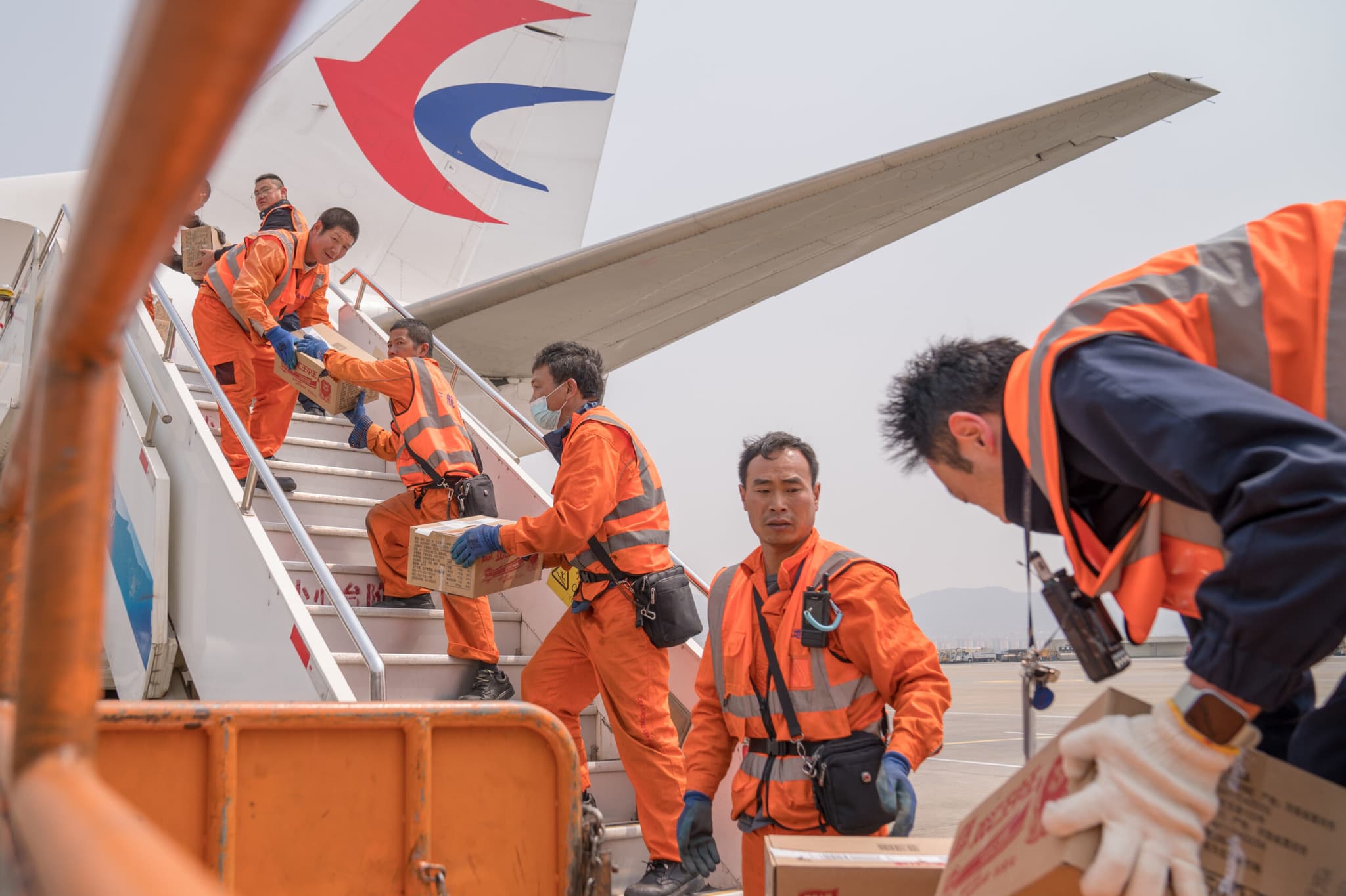 ยูนนาน' เช่าบินเหมาลำ ส่งสิ่งของยังชีพ-อุปกรณ์กู้ภัย 7.3 ตัน ให้เมียนมา