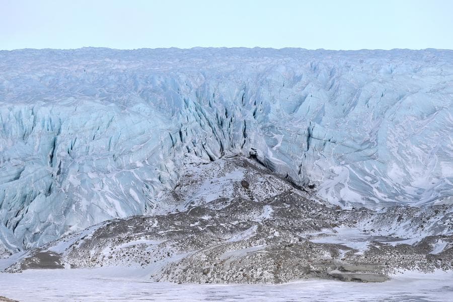 โดรนเก็บภาพ 'แผ่นน้ำแข็ง' ในเกาะกรีนแลนด์