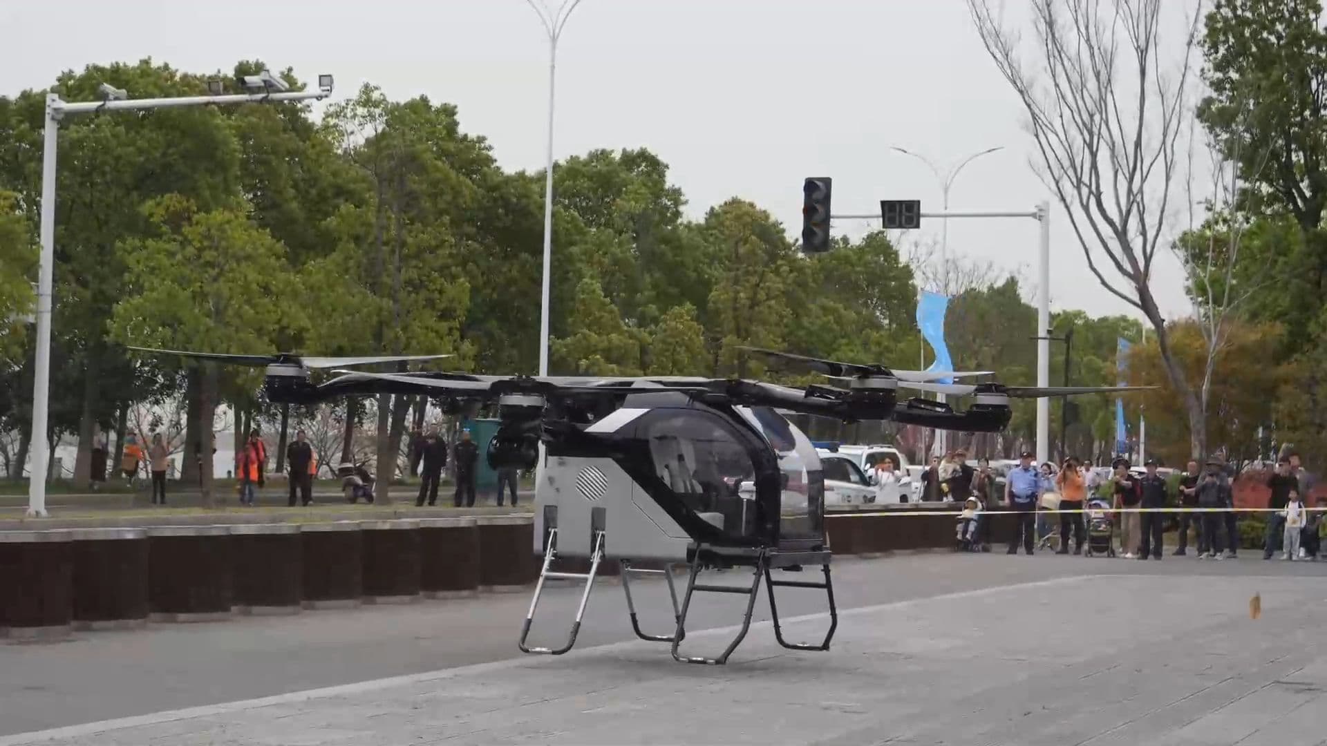 รถยนต์บินได้' ของเอ็กซ์เผิง ทดลองทะยานบินในหูหนาน