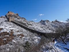 ทะยานชม 'กำแพงเมืองจีน' ด่านจินซานหลิ่ง ห่มหิมะขาว