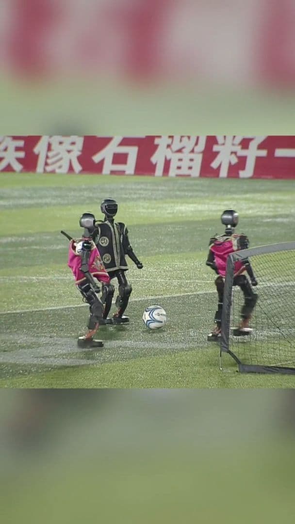 แมตช์แห่งอนาคต! 'หุ่นยนต์ฮิวแมนนอยด์' แข่งเตะบอลในกุ้ยโจว