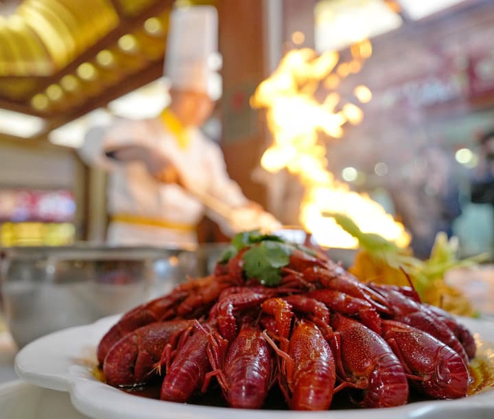 อุตสาหกรรม 'กุ้งเครย์ฟิช' แห่งซวีอี๋ สร้างงานสร้างเงิน หนุนฟื้นฟูชนบท