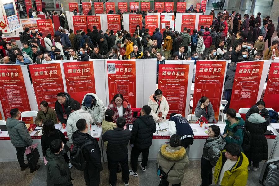 ถึงปุ๊บ สมัครปั๊บ! ปักกิ่งจัดมหกรรม 'รับสมัครงาน' ในสถานีรถไฟ