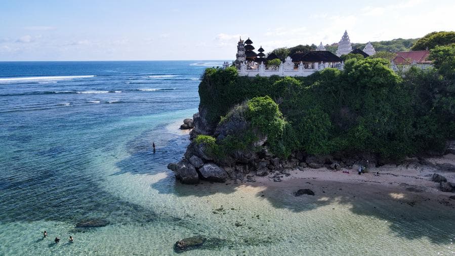 เกาะบาหลีเล็งสั่งห้ามนักลงทุน 'ยึดชายหาด' เป็นพื้นที่ส่วนบุคคล