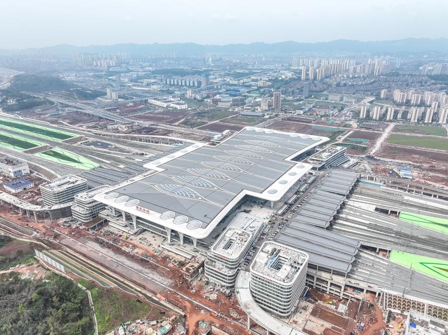 โครงการ 'สถานีรถไฟฉงชิ่งตะวันออก' สร้างตัวอาคารเสร็จสิ้น