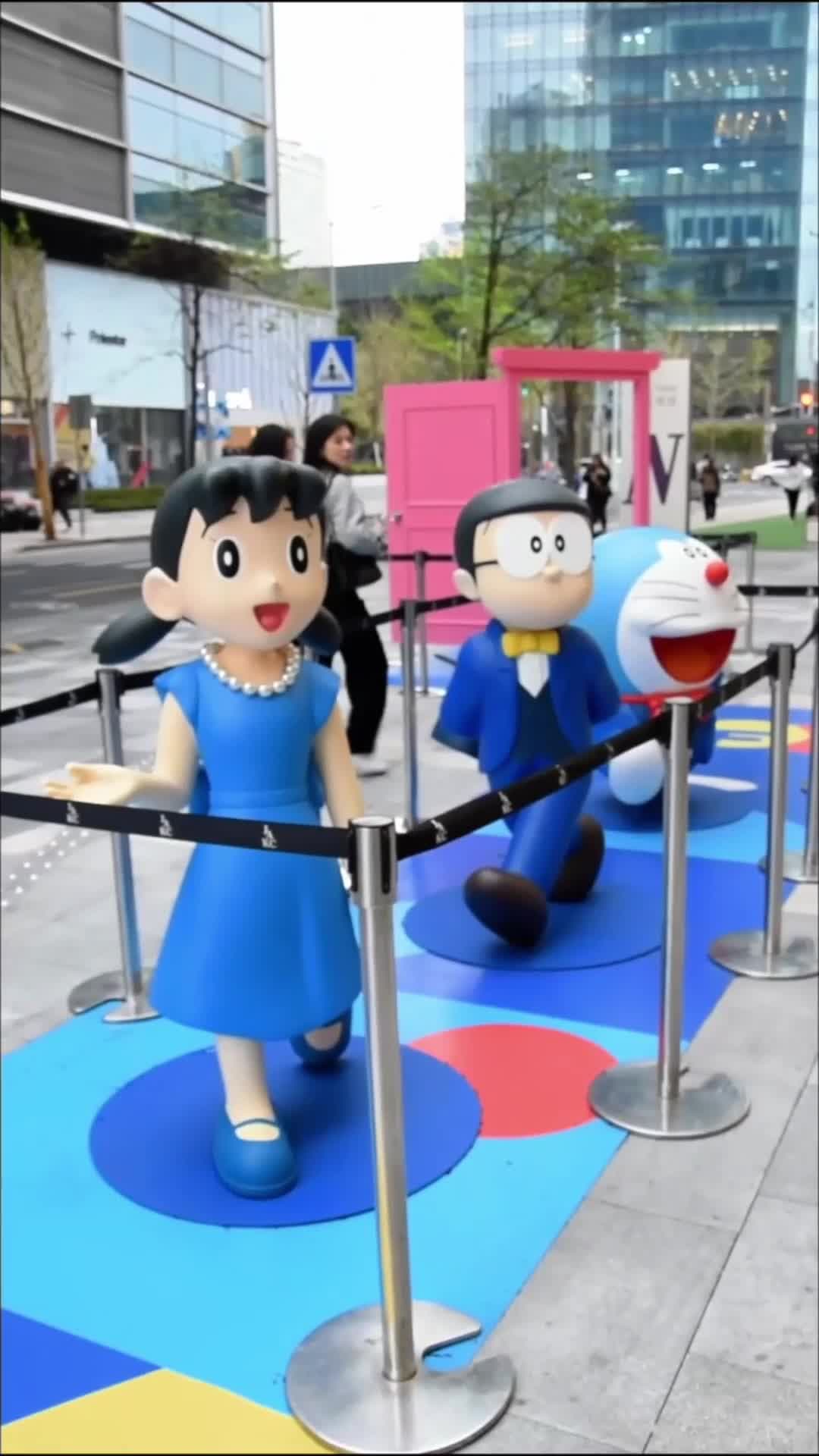 ทัพ 'โดราเอมอน' บุกเซี่ยงไฮ้ โชว์หุ่นจำลองเท่าของจริง 117 ตัว