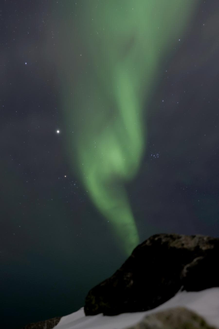 ปรากฏการณ์ 'แสงออโรรา' ประดับผืนฟ้าราตรีในกรีนแลนด์