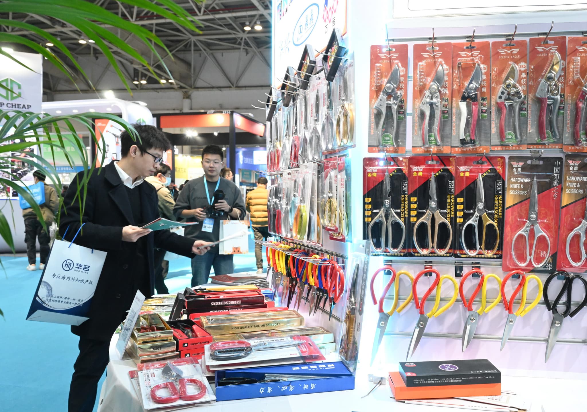 จีนเผยการค้าสินค้า-บริการระหว่างประเทศ เดือนก.พ. สูงแตะ 3.69 ล้านล้านหยวน