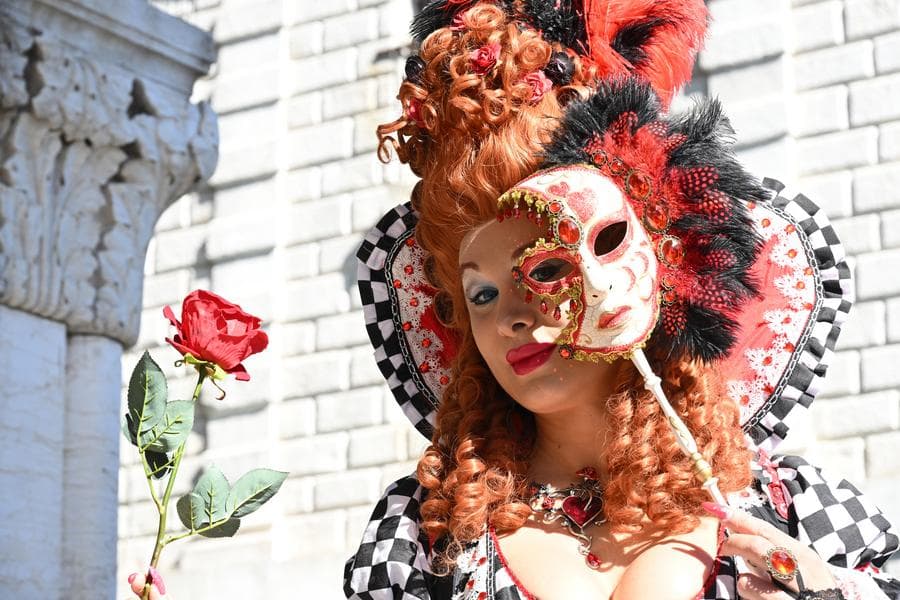 สีสันเทศกาล 'เวนิส คาร์นิวัล' ในอิตาลี