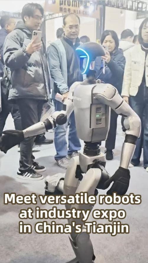 หุ่นยนต์อัจฉริยะ' หลากรุ่น โชว์ความสามารถในเทียนจิน