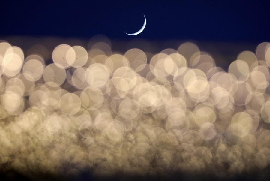 จันทร์เสี้ยวทอแสงในคืนรอมฎอนที่เลบานอน