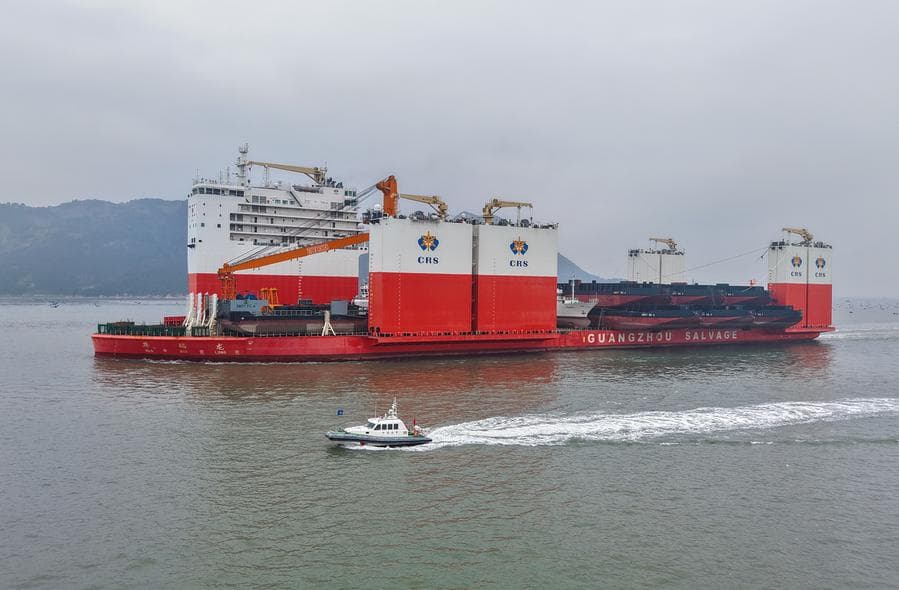 เรือกึ่งจมขนส่งเรือ 13 ลำ แล่นจากฝูเจี้ยนสู่แอฟริกา