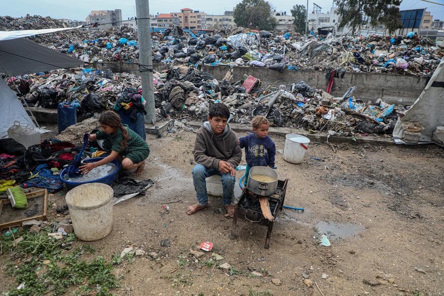 ฉากชีวิตเด็กปาเลสไตน์ กับความเป็นอยู่กลางกองขยะในกาซา