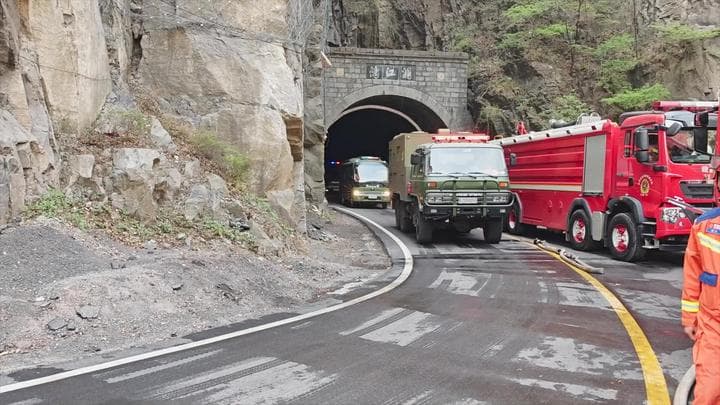 ซานซีเร่งดับไฟป่าบนภูเขา ท่ามกลางภูมิประเทศสุดซับซ้อน