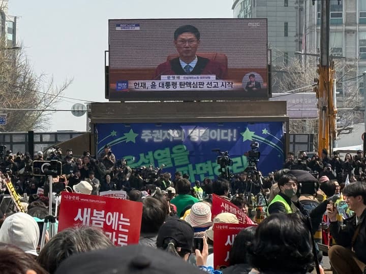 ศาลรัฐธรรมนูญเกาหลีใต้ยืนกรานถอดถอน 'ยุนซอก-ยอล' พ้นเก้าอี้ปธน.