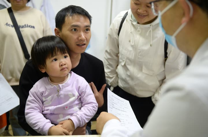 จีนมุ่งจัดตั้ง 'ช่องทางฉุกเฉิน 24 ชั่วโมง' ในโรงพยาบาล รักษาเด็กเล็กอายุต่ำกว่า 3 ขวบ