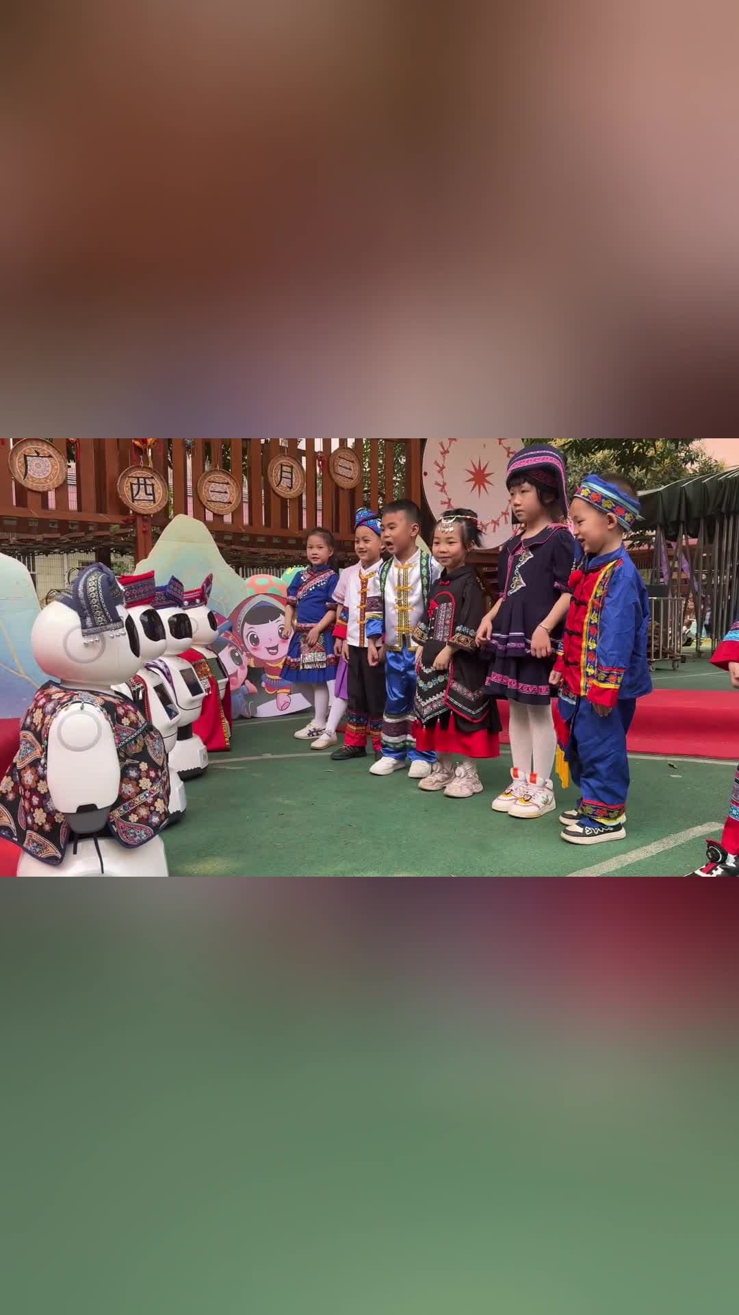 ศึก 'หุ่นยนต์' ประชัน 'เด็กน้อย' ขับขานเพลงพื้นบ้านในกว่างซี