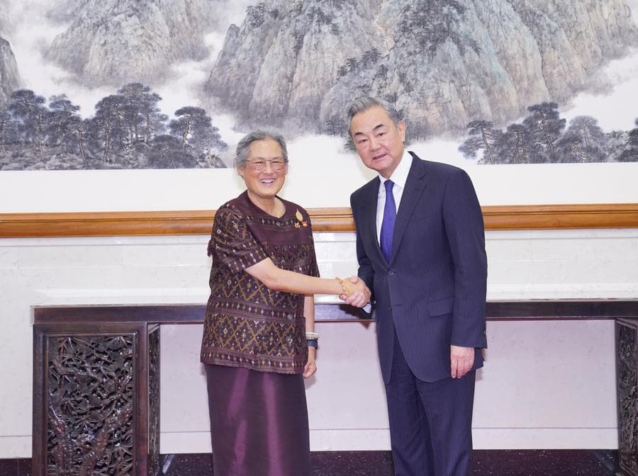 หวังอี้เข้าเฝ้าฯ กรมสมเด็จพระเทพ ณ กรุงปักกิ่ง