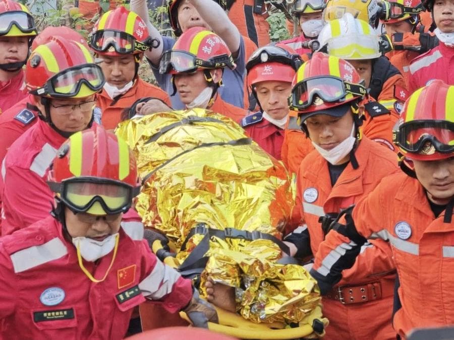 กู้ภัยจีนช่วยชายจากโรงแรมในมัณฑะเลย์ หลังติดค้างกว่า 120 ชั่วโมง