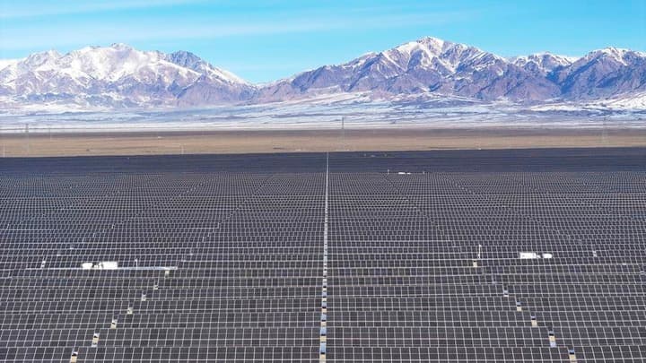 กำลังผลิต 'พลังงานลม-แสงอาทิตย์' ของจีน สูงเกินพลังงานความร้อนเป็นครั้งแรก