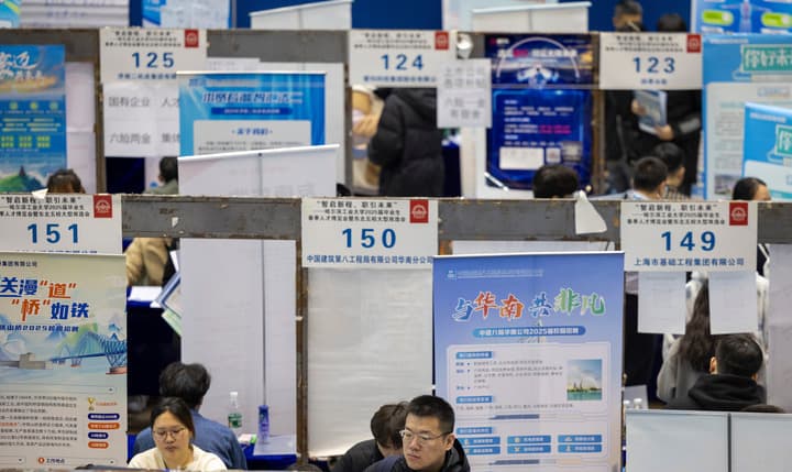จีนเผยอัตรา 'ว่างงาน' ในเมืองกลุ่มสำรวจ อยู่ที่ 5.3% ในไตรมาสแรก