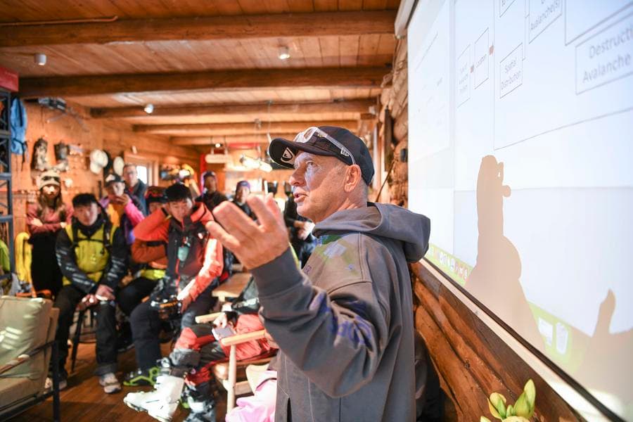 กีฬาน้ำแข็ง-หิมะ' กระตุ้นท่องเที่ยวในซินเจียงเฟื่องฟู