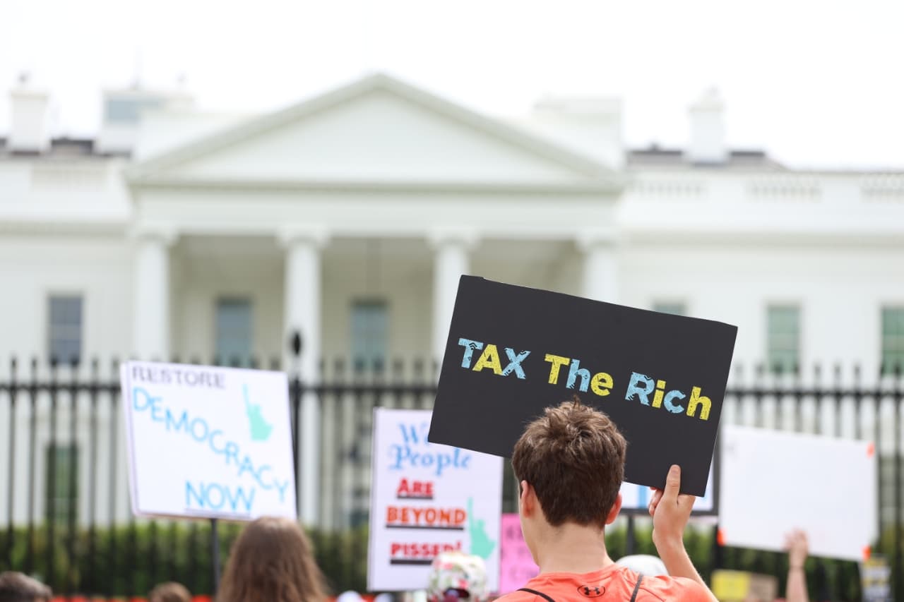 ผู้คนกว่า 970 คนลงนาม 'คำประกาศต้านภาษีทรัมป์' หวั่นฉุดเศรษฐกิจถดถอย