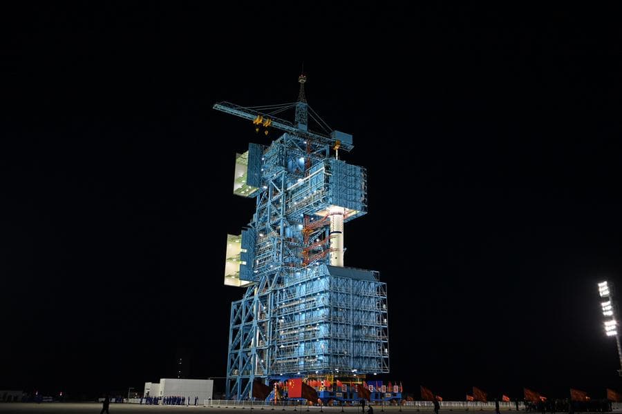 จีนเคลื่อนย้ายยานอวกาศ 'เสินโจว-20' เข้าฐานปล่อย