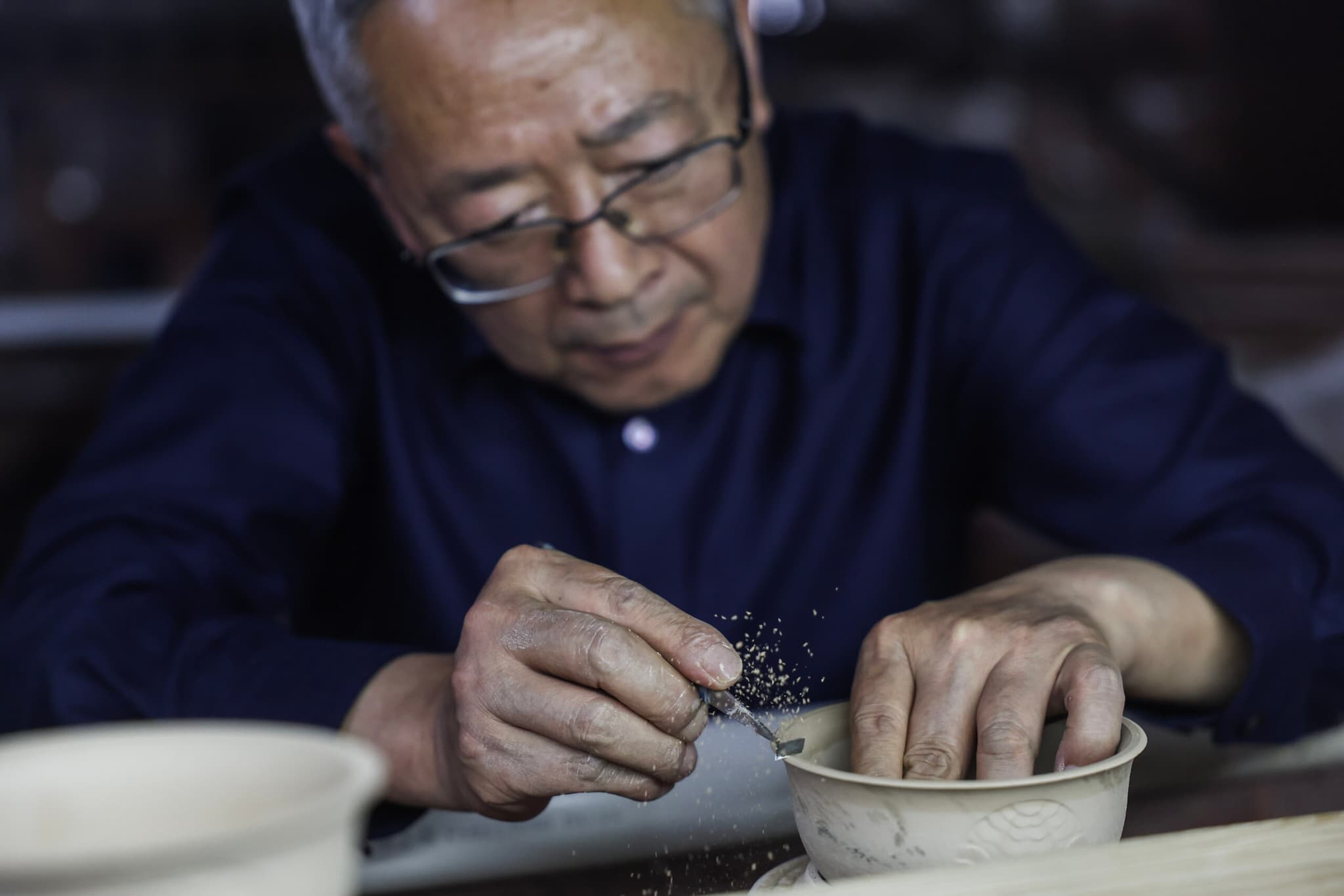 ผู้สืบสาน 'เครื่องปั้นดินเผาเตาอู้โจว' จากรุ่นสู่รุ่นในเจ้อเจียง