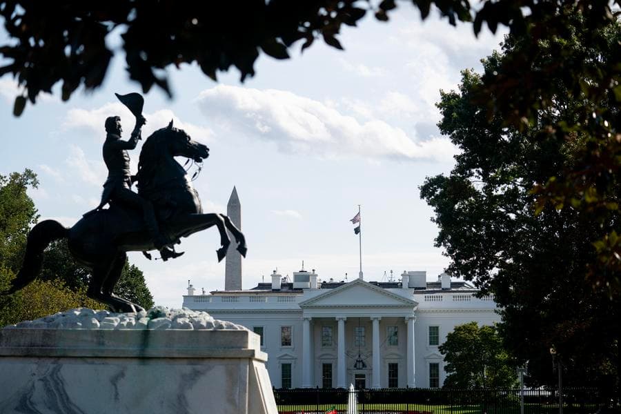 ทำเนียบขาวสั่งหน่วยงานรบ.กลาง ตั้งหัวหน้าจนท. AI ขยายการใช้งาน