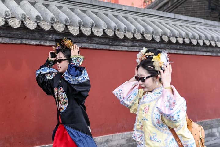 จีนตอนเหนือเผชิญ 'ลมแรงจัด' อุณหภูมิลดอากาศเย็น