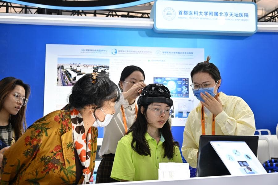 นักวิจัยจีนพัฒนา 'หุ่นยนต์ฝัง' ชนิดยืดหยุ่น หนุนพัฒนาส่วนต่อประสานสมอง-คอมพ์