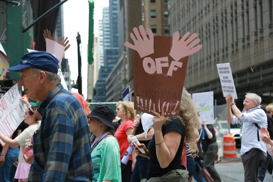 ชาวอเมริกันรวมตัว-เดินขบวน ประท้วงนโยบาย 'รัฐบาลทรัมป์